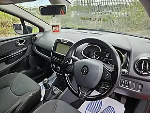 Used 2015 Renault Clio Dynamique Medianav Red - Interior and Exterior details 17
