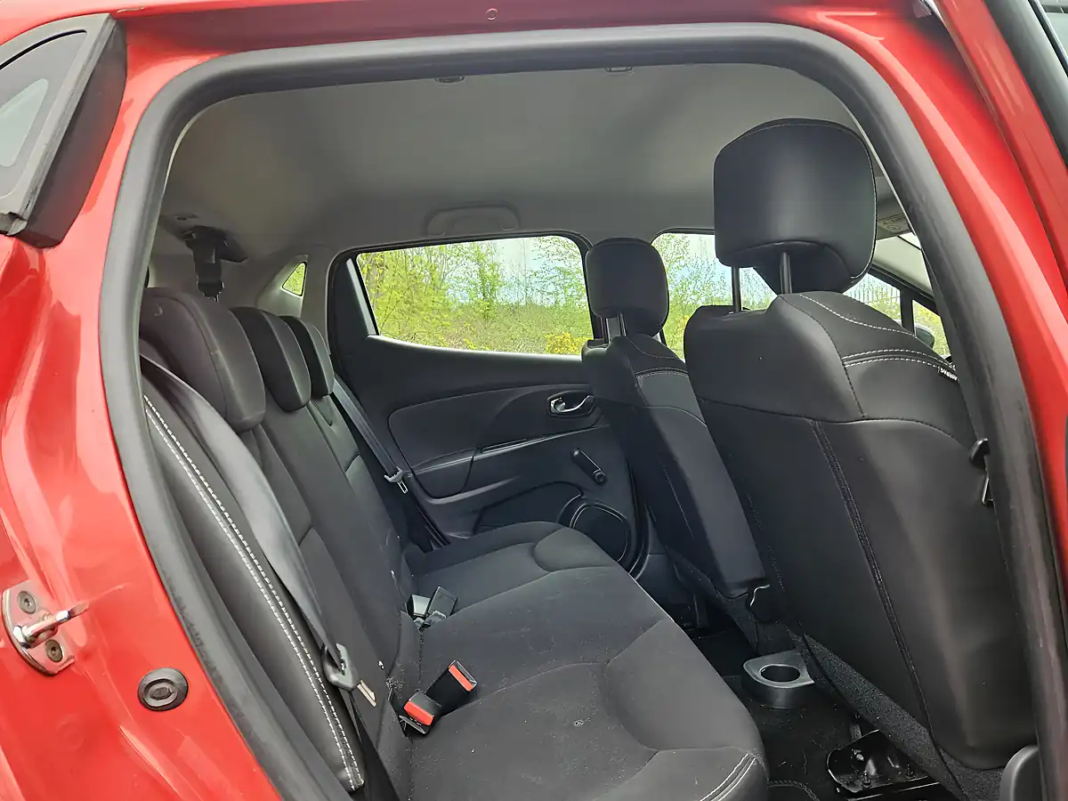 Used 2015 Renault Clio Dynamique Medianav Red - Interior and Exterior details 18