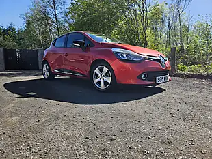 Used 2015 Renault Clio Dynamique Medianav Red - Interior and Exterior details 2