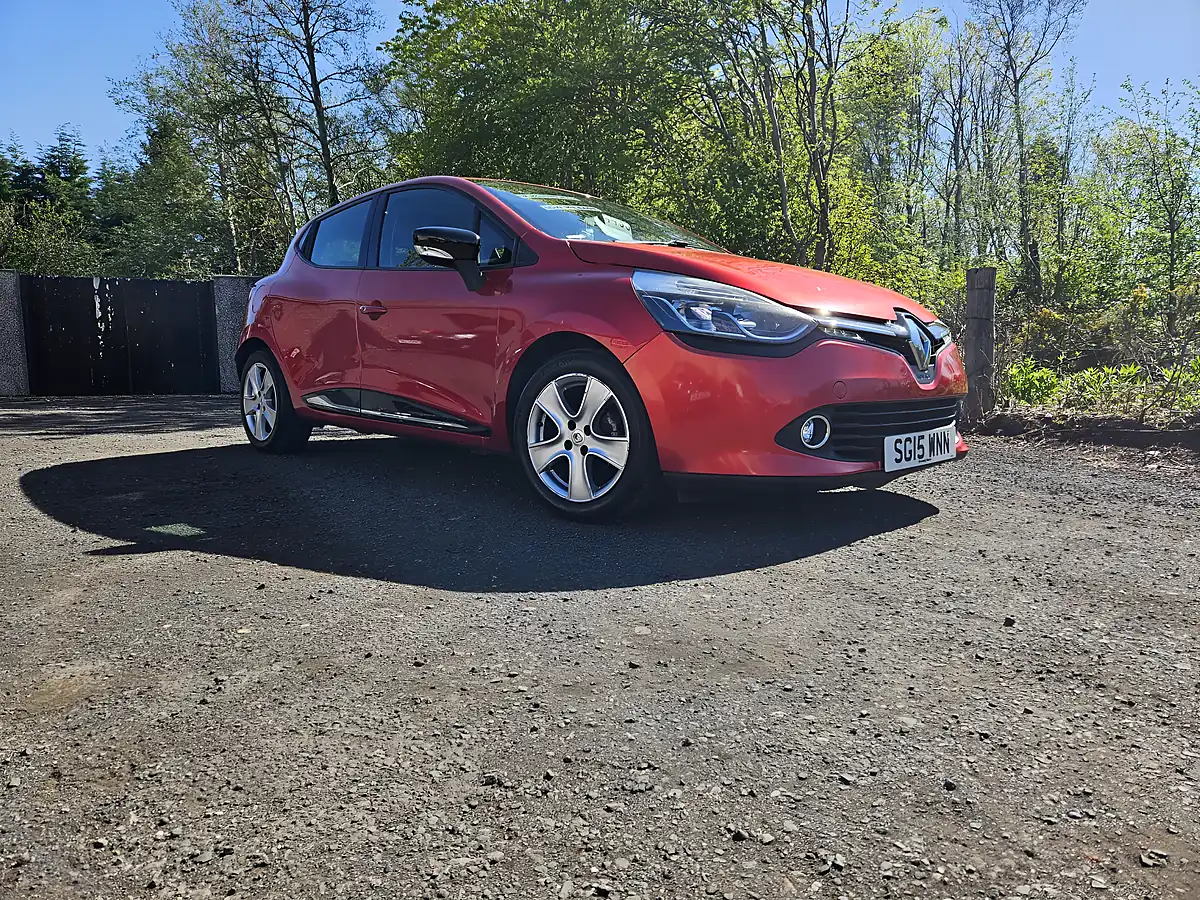 Used 2015 Renault Clio Dynamique Medianav Red - Interior and Exterior details 2