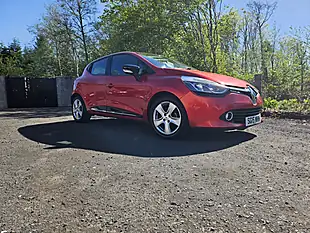 Used 2015 Renault Clio Dynamique Medianav Red - Interior and Exterior details 3