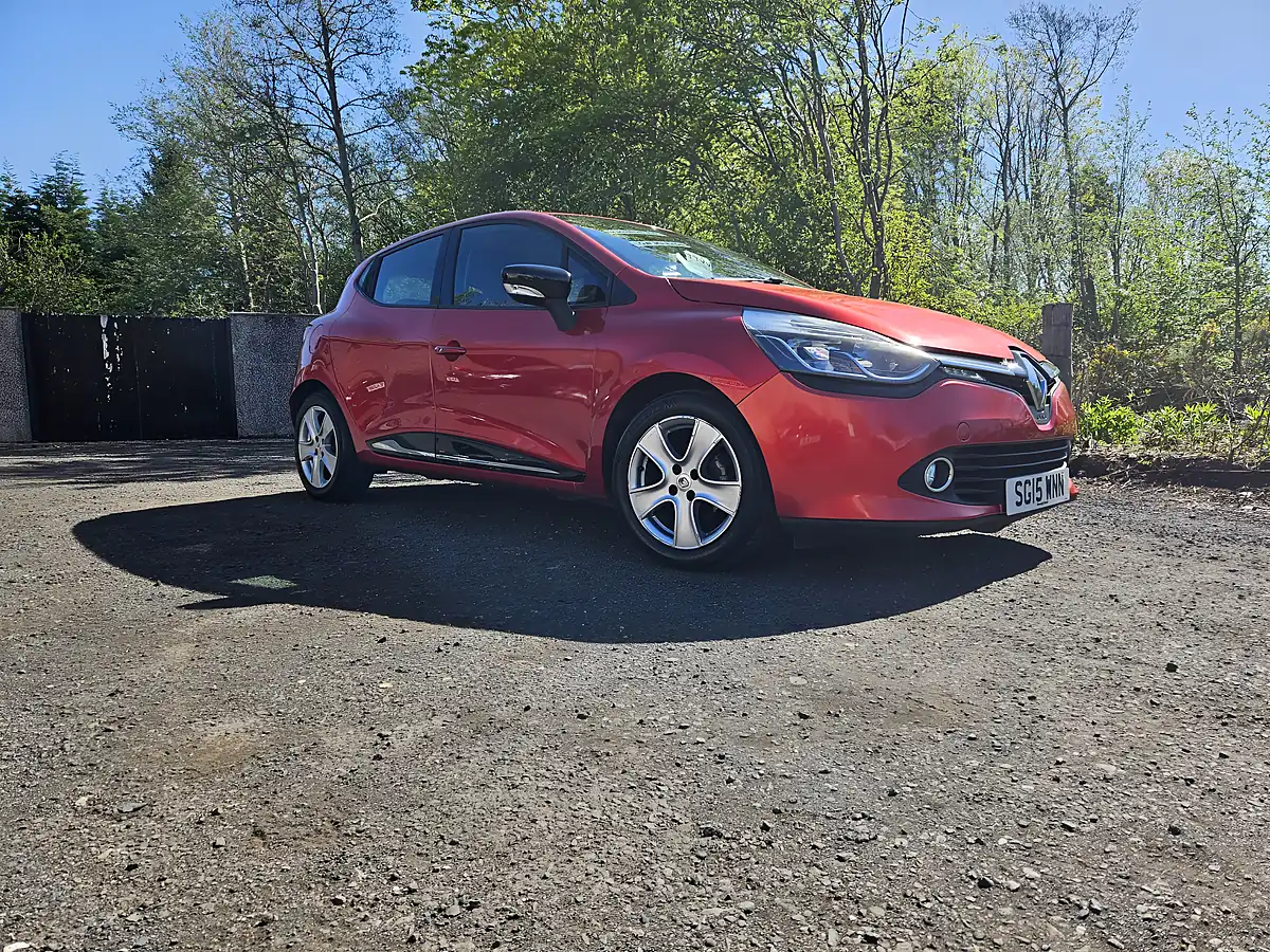 Used 2015 Renault Clio Dynamique Medianav Red - Interior and Exterior details 3