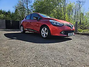 Used 2015 Renault Clio Dynamique Medianav Red - Interior and Exterior details 5