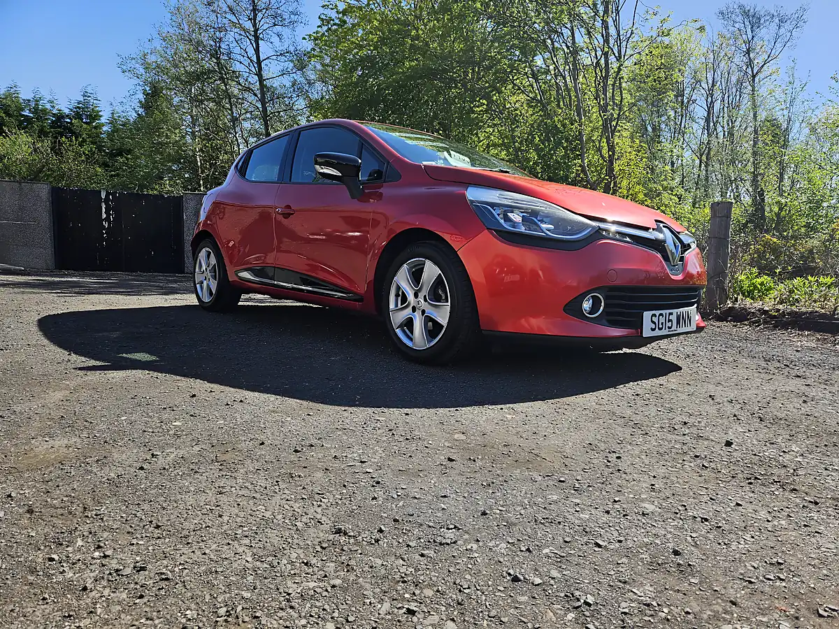 Used 2015 Renault Clio Dynamique Medianav Red - Interior and Exterior details 5