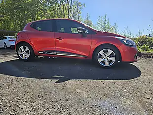 Used 2015 Renault Clio Dynamique Medianav Red - Interior and Exterior details 6