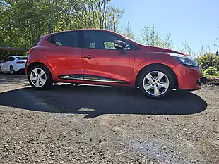 Used 2015 Renault Clio Dynamique Medianav Red - Interior and Exterior details 7