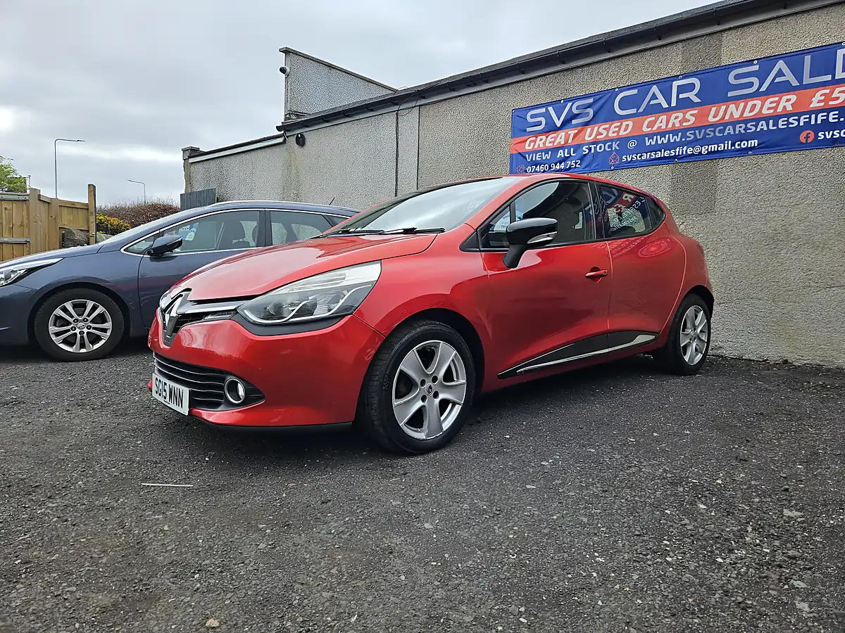 Used 2015 Renault Clio Dynamique Medianav Red - Interior and Exterior details 8