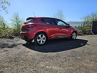 Used 2015 Renault Clio Dynamique Medianav Red - Interior and Exterior details 9