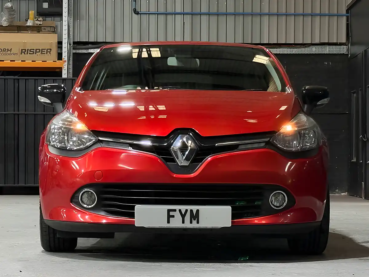 Used 2015 Renault Clio Dynamique Medianav Red - Interior and Exterior details 11