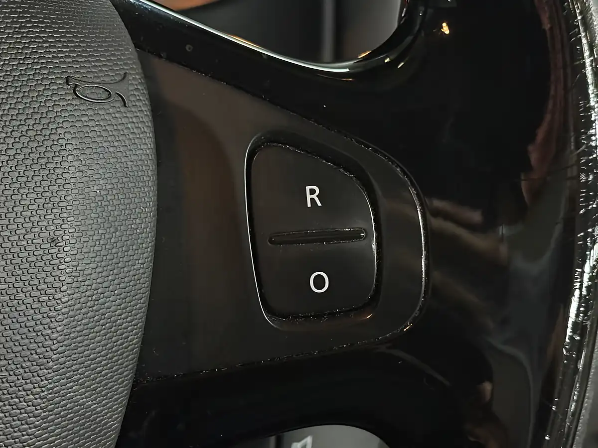 Used 2015 Renault Clio Dynamique Medianav Red - Interior and Exterior details 15