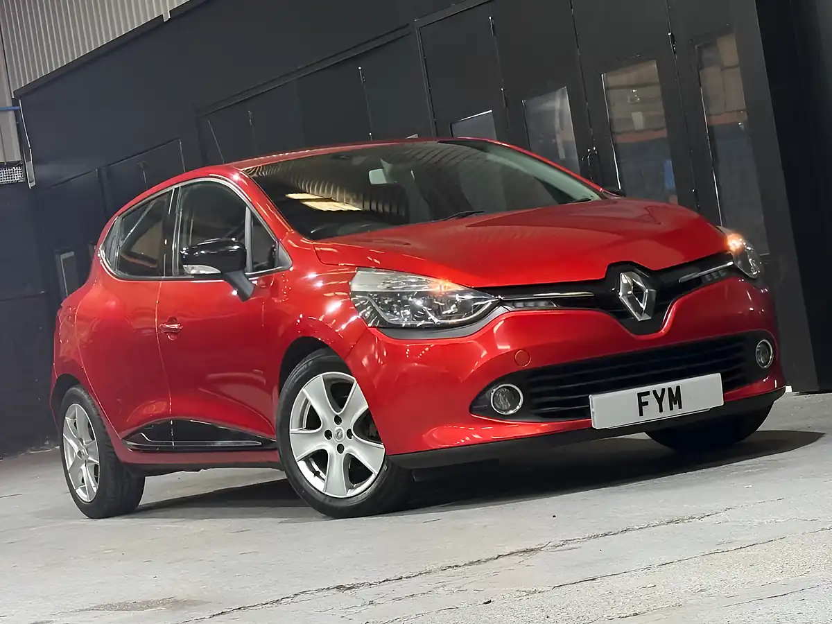 Used 2015 Renault Clio Dynamique Medianav Red - Interior and Exterior details 18