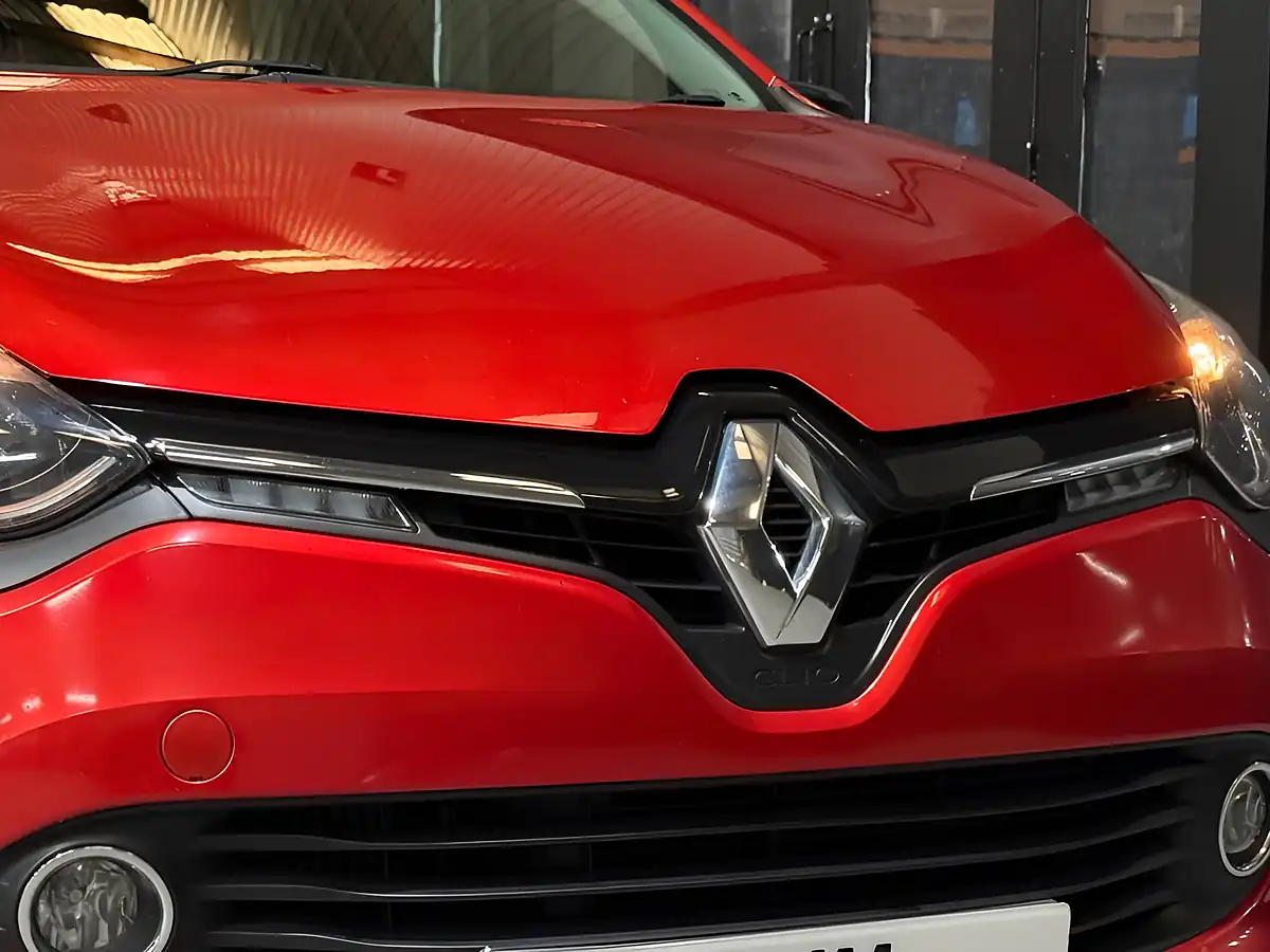 Used 2015 Renault Clio Dynamique Medianav Red - Interior and Exterior details 19