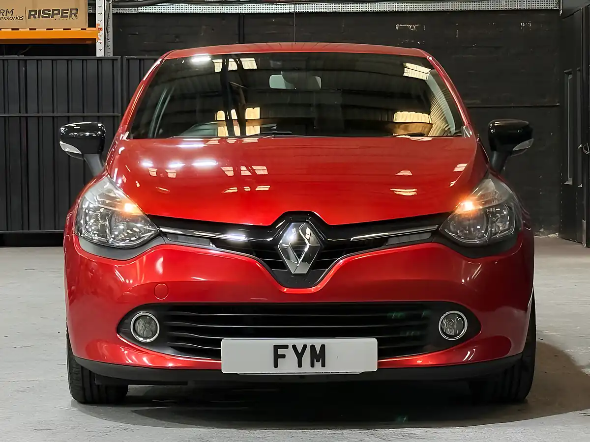 Used 2015 Renault Clio Dynamique Medianav Red - Interior and Exterior details 7