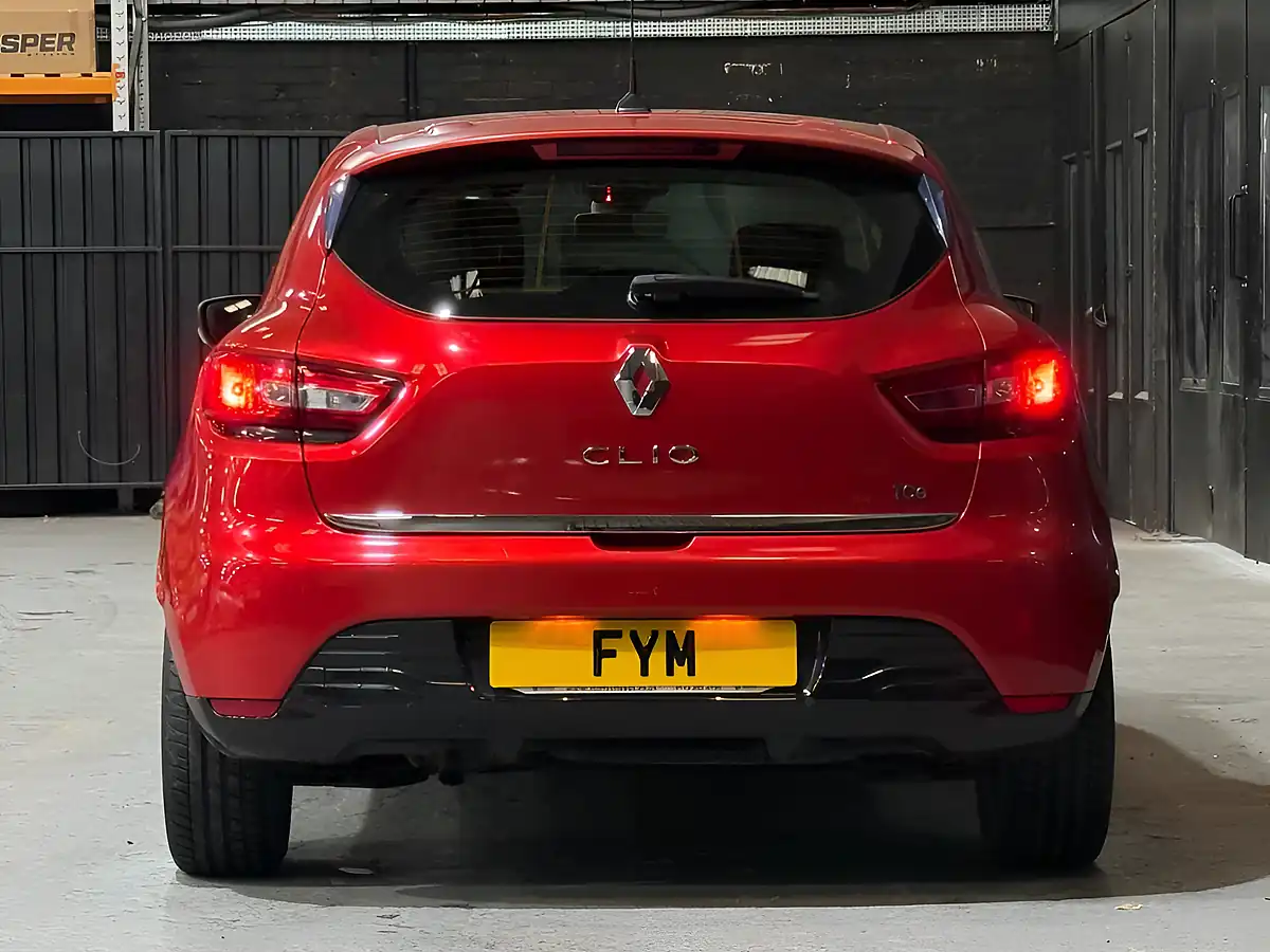 Used 2015 Renault Clio Dynamique Medianav Red - Interior and Exterior details 8