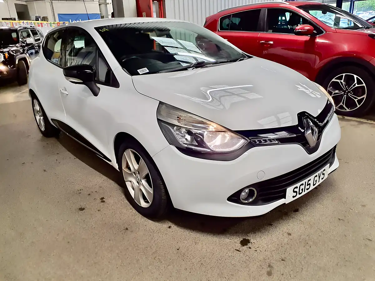 Used 2015 Renault Clio Dynamique Medianav White - Front View