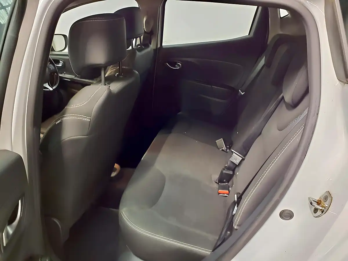 Used 2015 Renault Clio Dynamique Medianav White - Interior and Exterior details 7