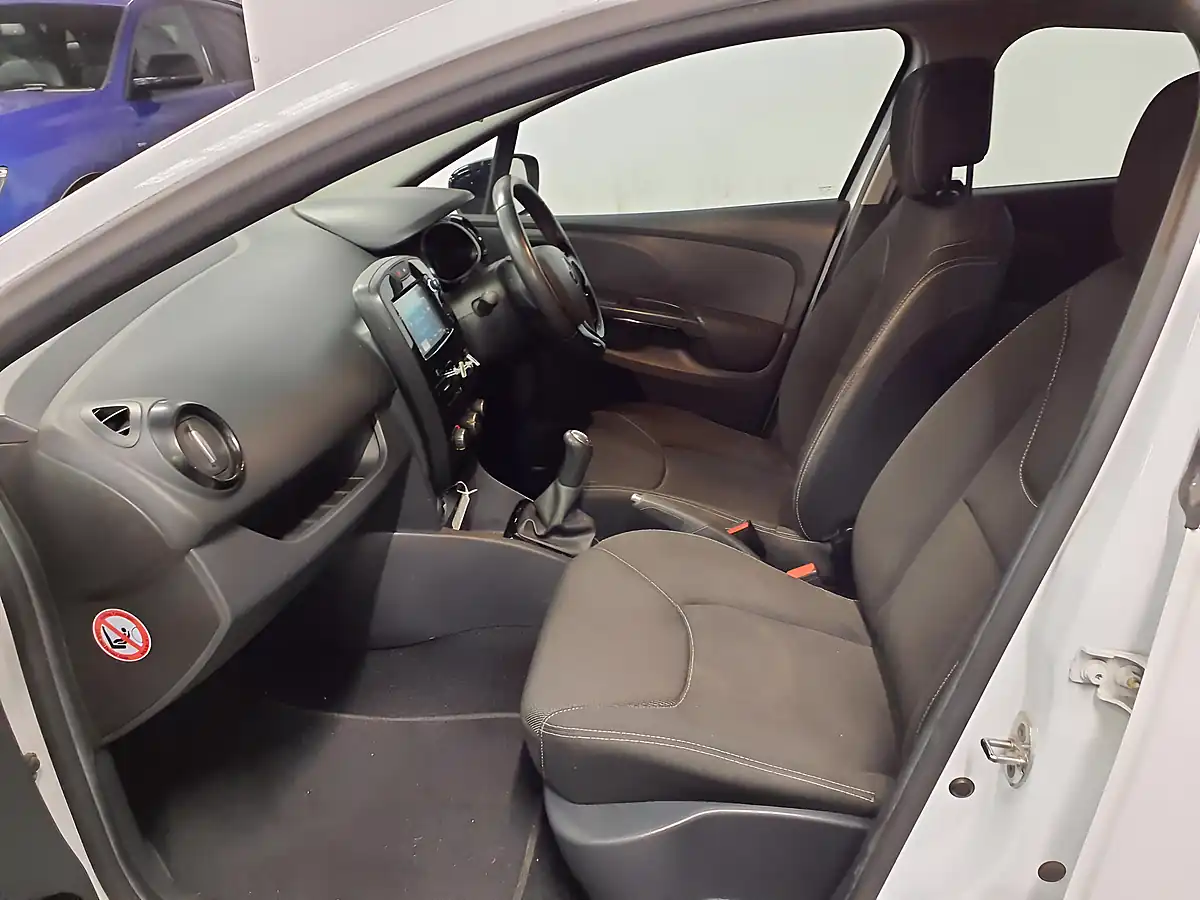 Used 2015 Renault Clio Dynamique Medianav White - Interior and Exterior details 8