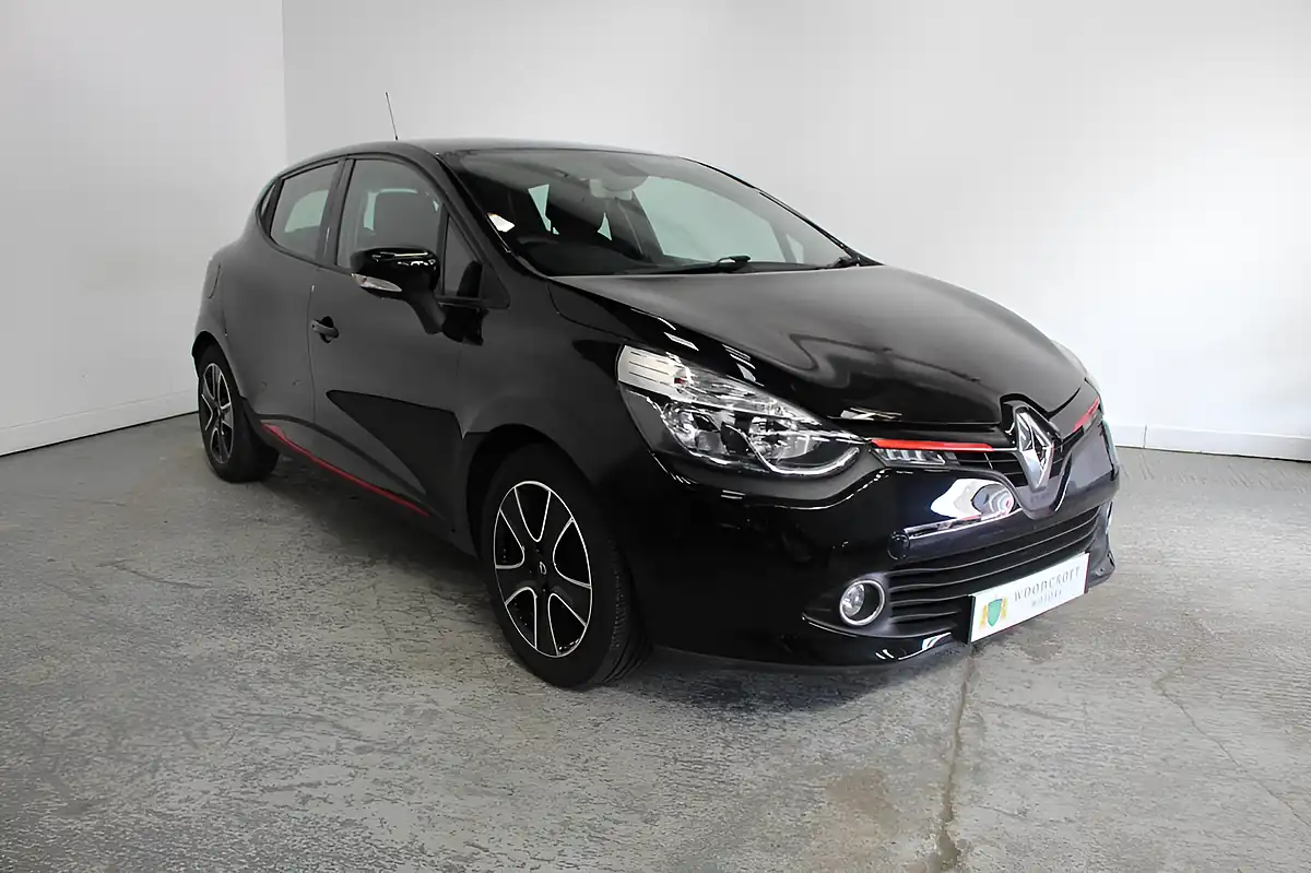 Used 2015 Renault Clio Dynamique Nav Black - Front View