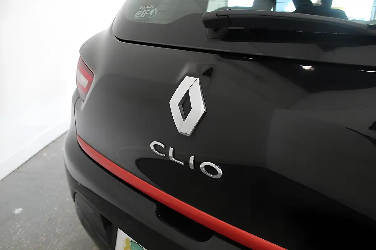 Used 2015 Renault Clio Dynamique Nav Black - Interior and Exterior details 11