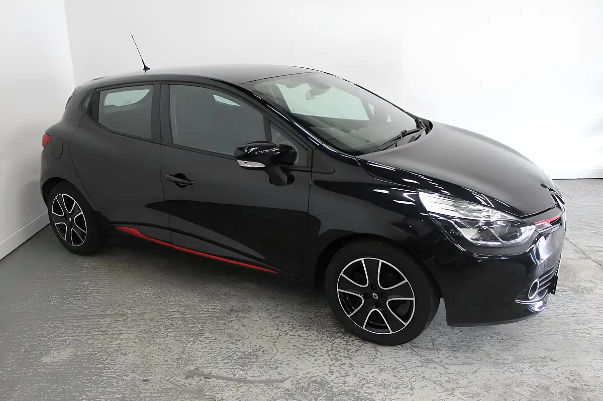 Used 2015 Renault Clio Dynamique Nav Black - Interior and Exterior details 3