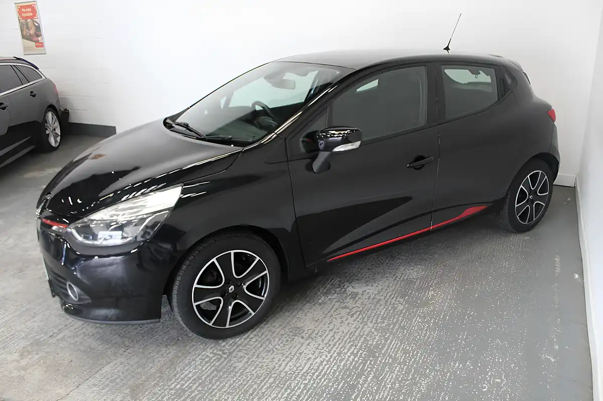 Used 2015 Renault Clio Dynamique Nav Black - Interior and Exterior details 4