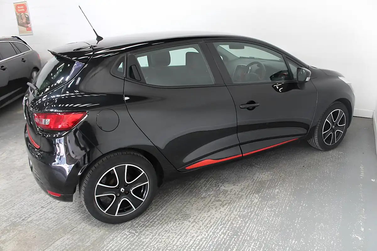 Used 2015 Renault Clio Dynamique Nav Black - Interior and Exterior details 8