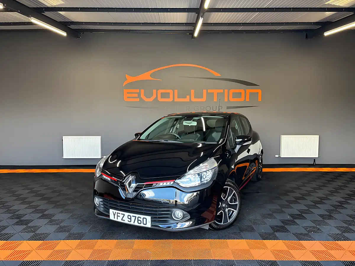 Used 2015 Renault Clio Dynamique Nav Black - Front View
