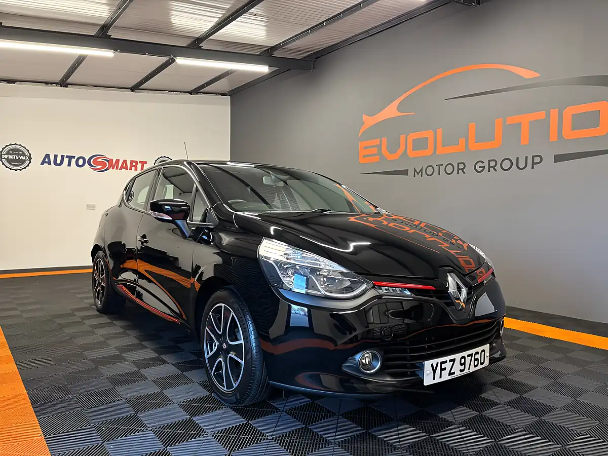 Used 2015 Renault Clio Dynamique Nav Black - Interior and Exterior details 4