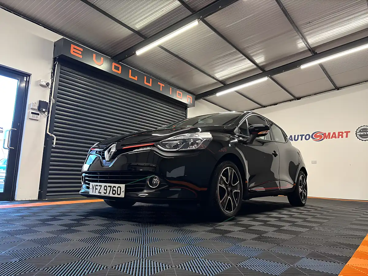 Used 2015 Renault Clio Dynamique Nav Black - Interior and Exterior details 5
