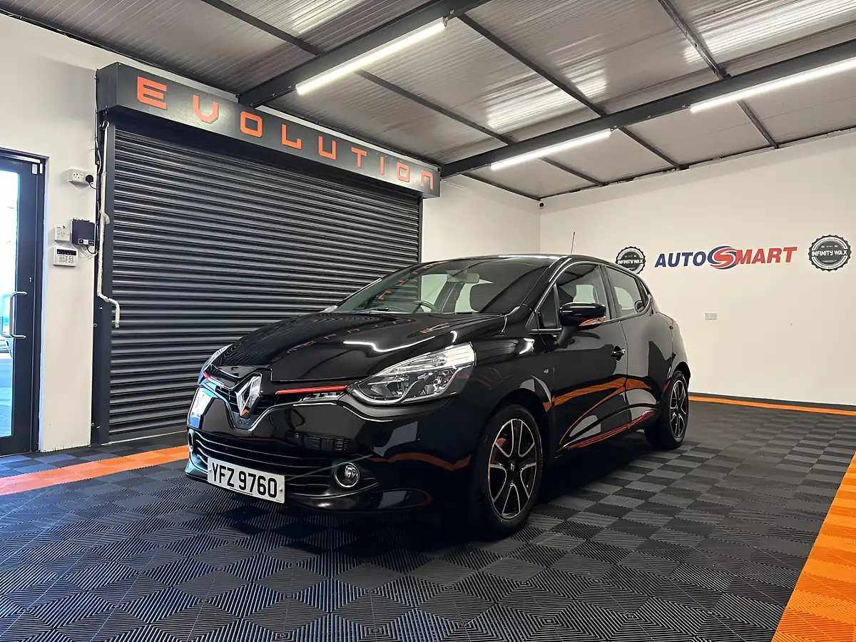 Used 2015 Renault Clio Dynamique Nav Black - Interior and Exterior details 6