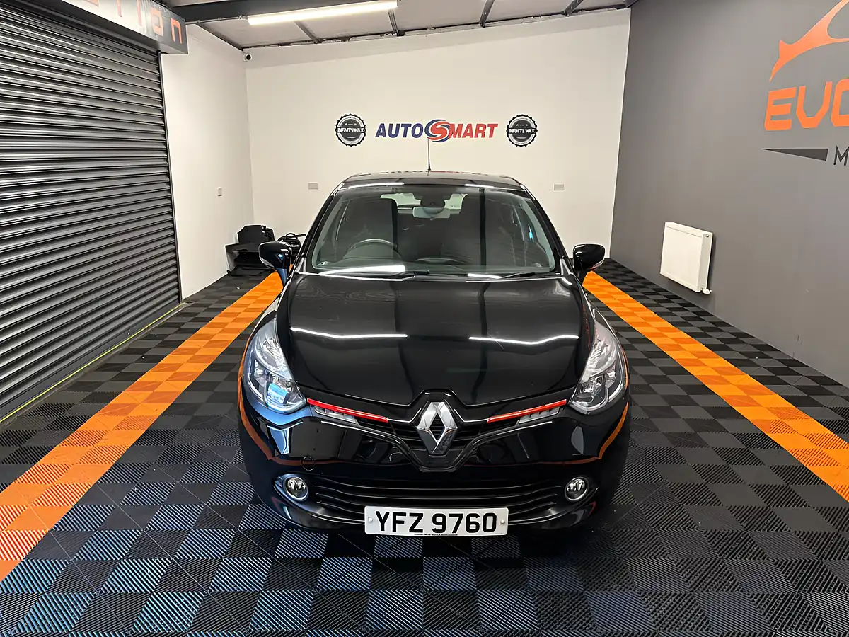 Used 2015 Renault Clio Dynamique Nav Black - Interior and Exterior details 7