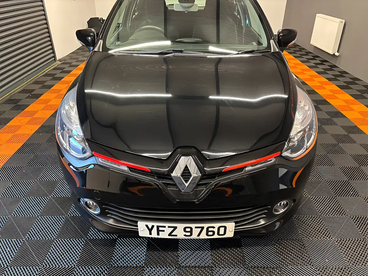 Used 2015 Renault Clio Dynamique Nav Black - Interior and Exterior details 9