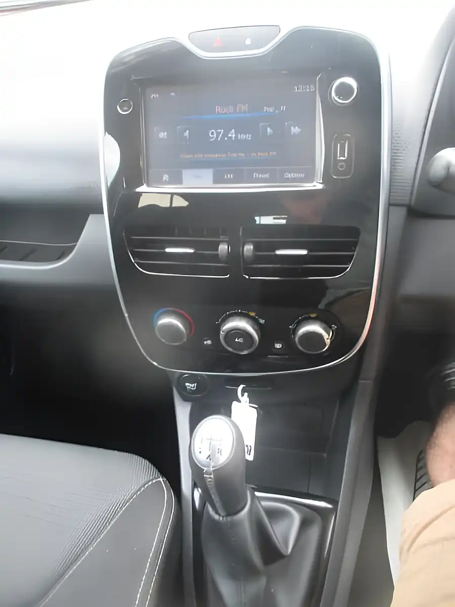 Used 2015 Renault Clio Dynamique Nav Black - Interior and Exterior details 10