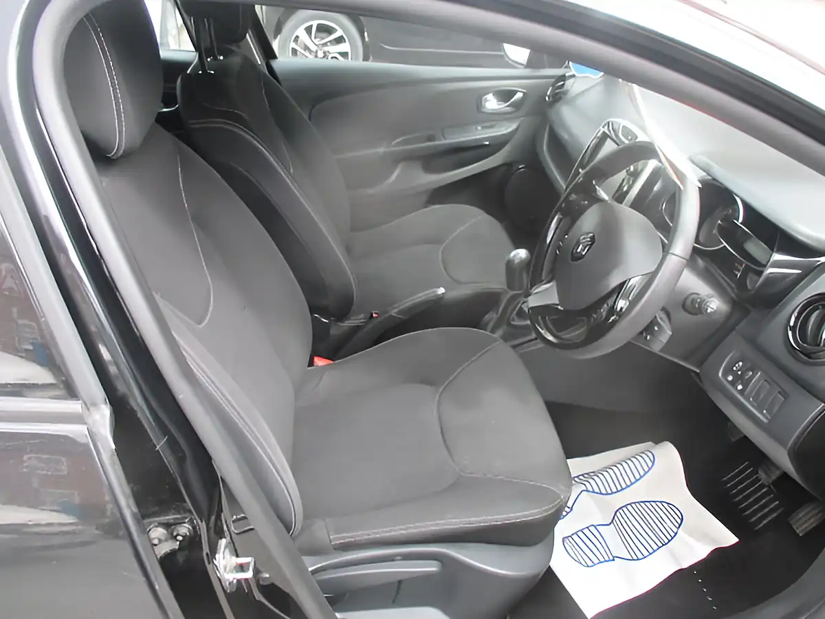 Used 2015 Renault Clio Dynamique Nav Black - Interior and Exterior details 7