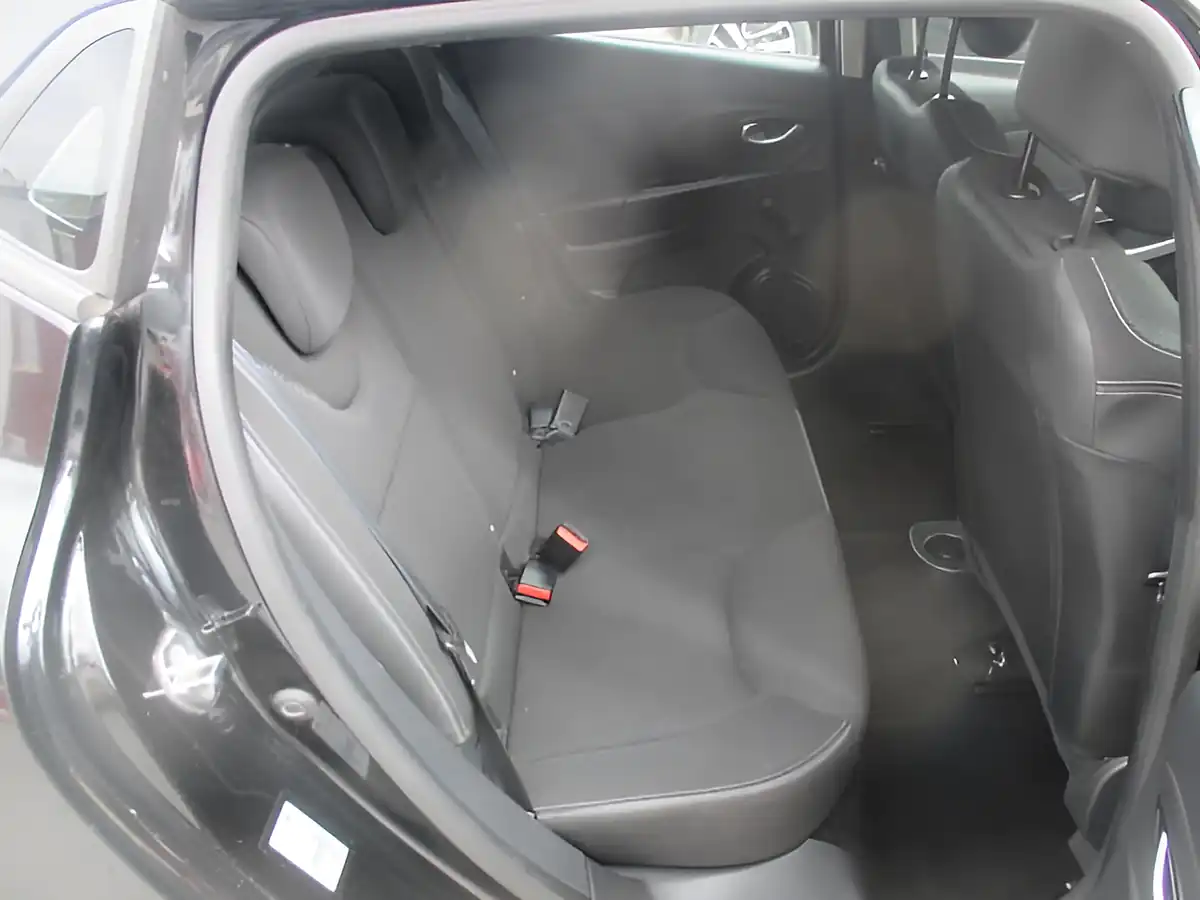 Used 2015 Renault Clio Dynamique Nav Black - Interior and Exterior details 8