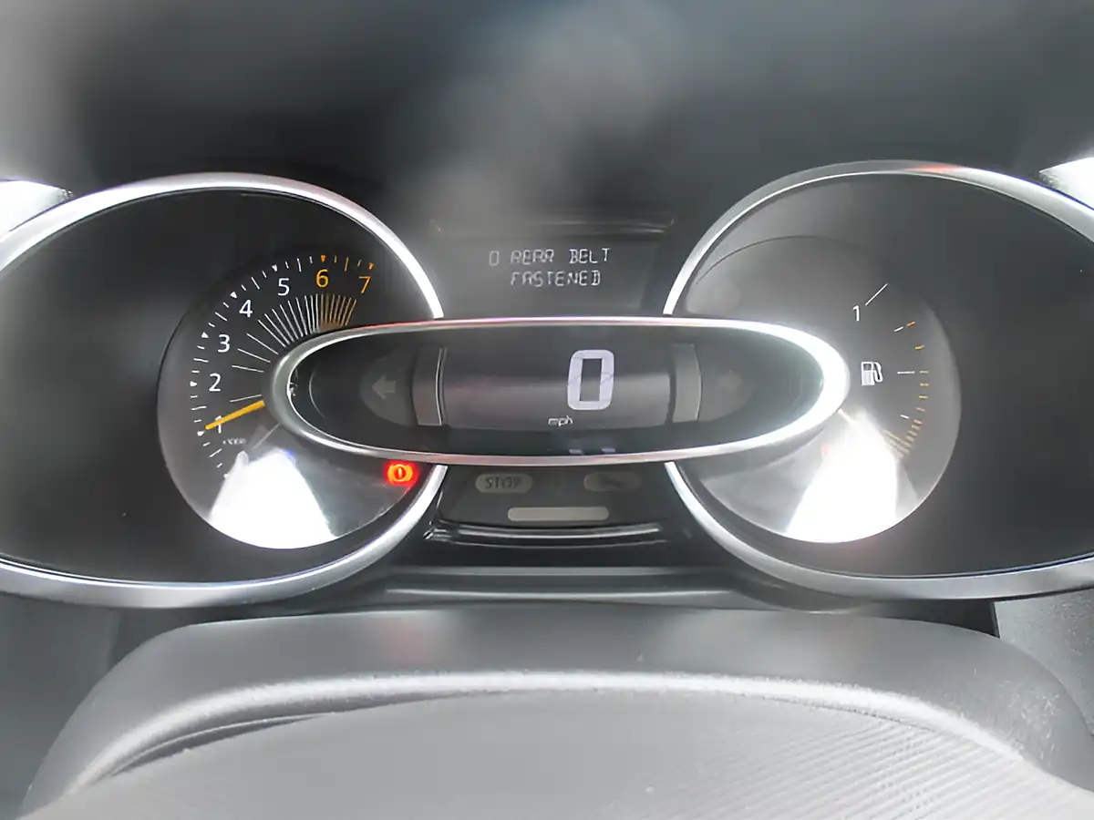 Used 2015 Renault Clio Dynamique Nav Black - Interior and Exterior details 9