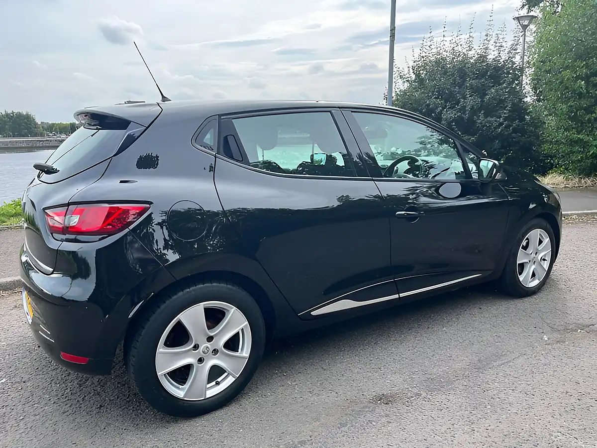 Used 2015 Renault Clio Dynamique Nav Black - Interior and Exterior details 10
