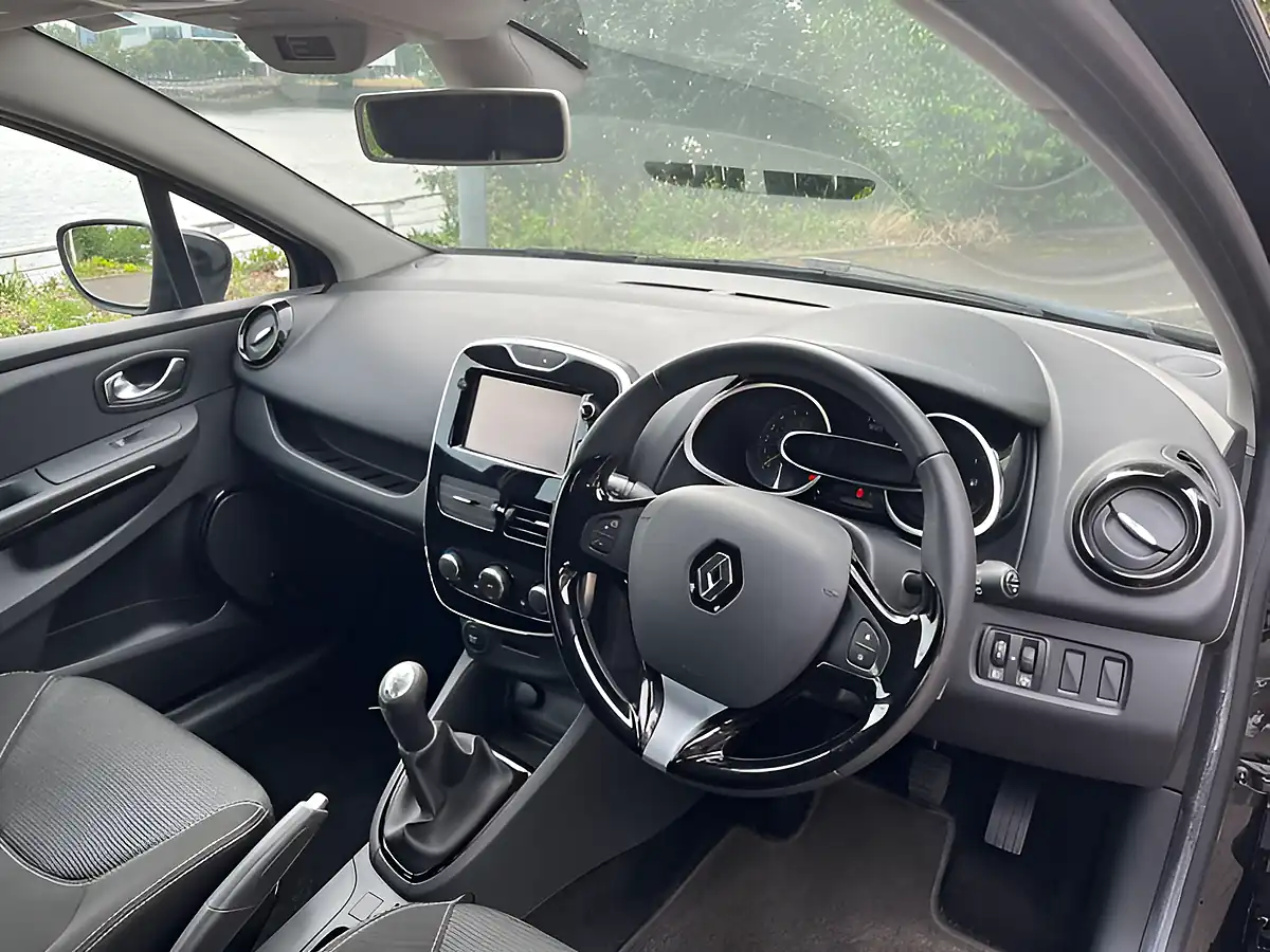 Used 2015 Renault Clio Dynamique Nav Black - Interior and Exterior details 13