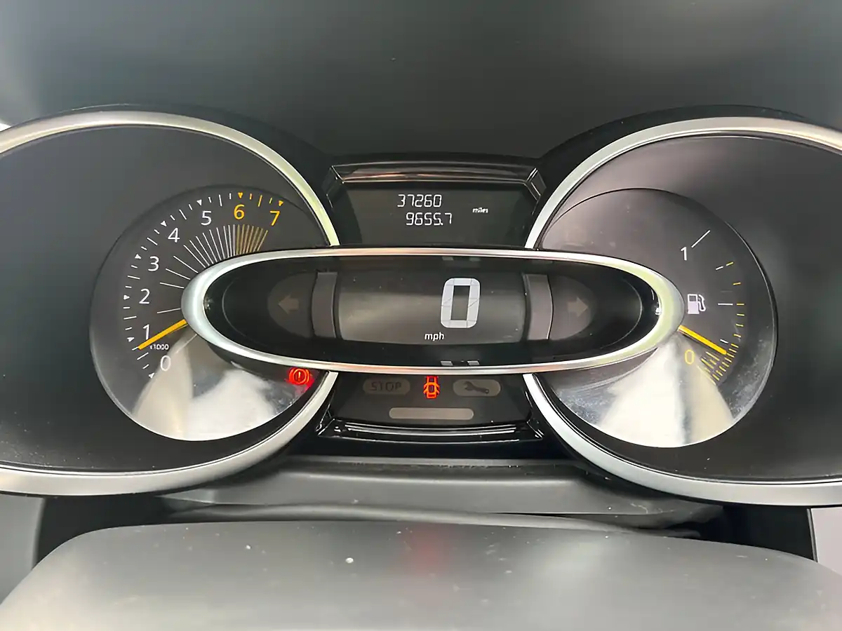 Used 2015 Renault Clio Dynamique Nav Black - Interior and Exterior details 14
