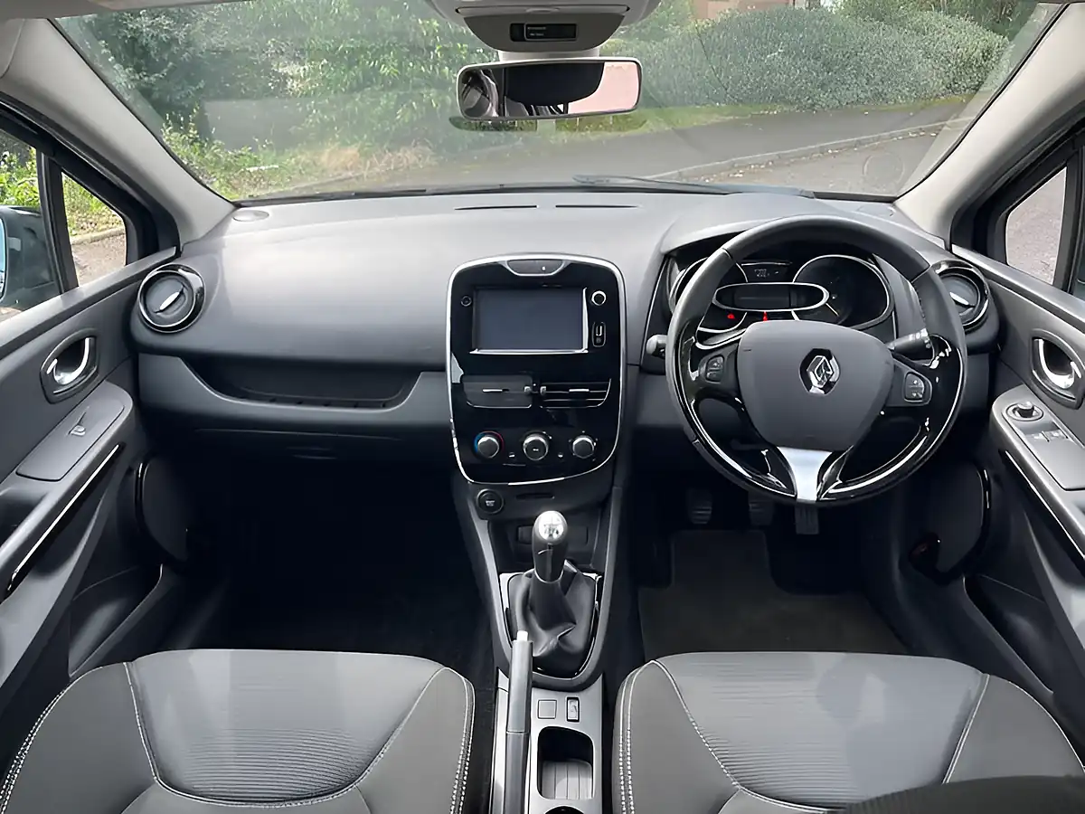 Used 2015 Renault Clio Dynamique Nav Black - Interior and Exterior details 2