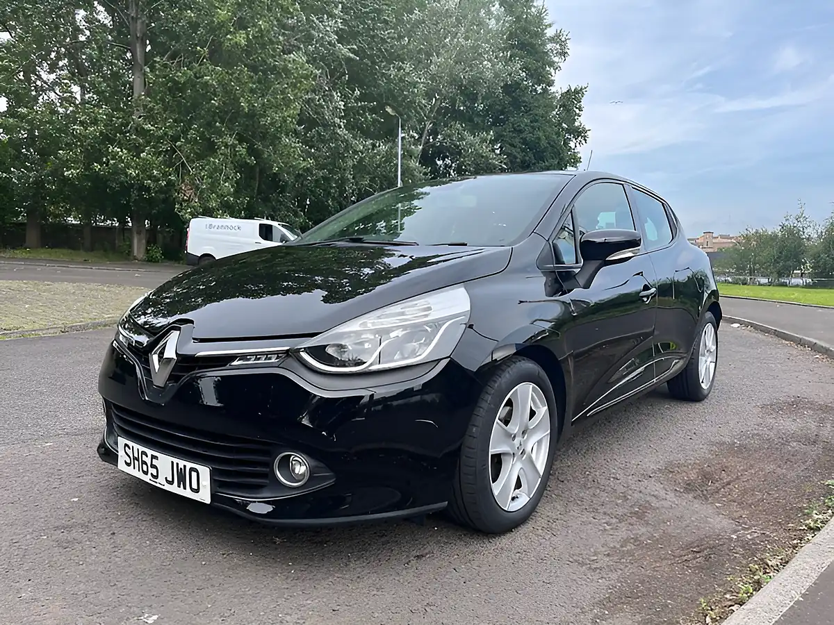 Used 2015 Renault Clio Dynamique Nav Black - Interior and Exterior details 6