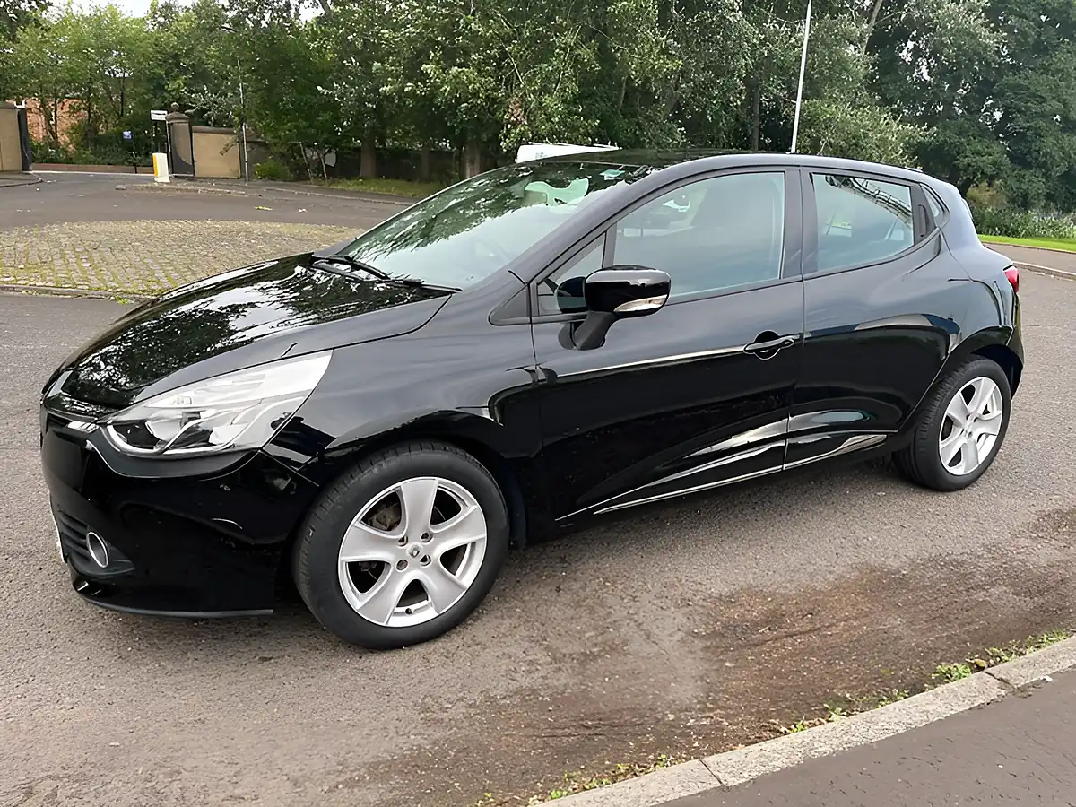 Used 2015 Renault Clio Dynamique Nav Black - Interior and Exterior details 7