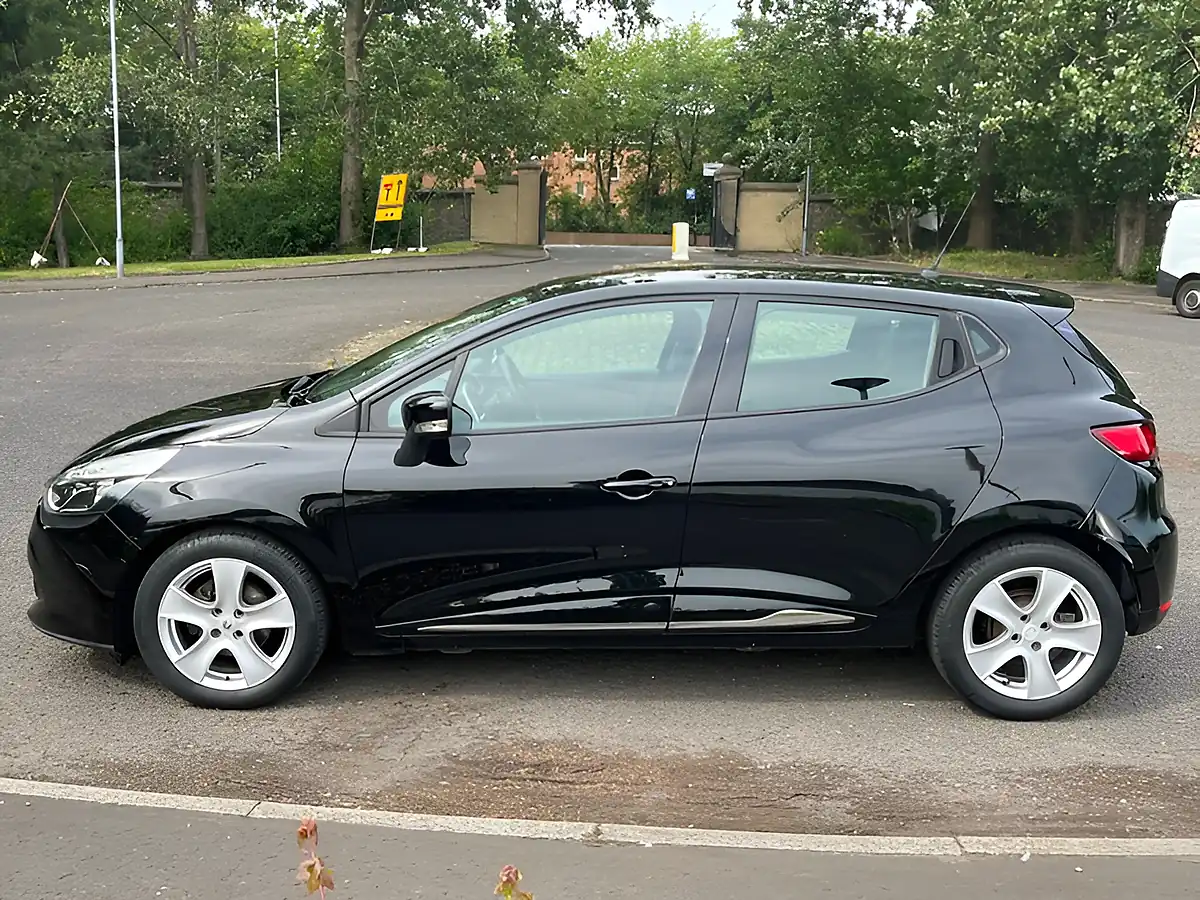 Used 2015 Renault Clio Dynamique Nav Black - Interior and Exterior details 8