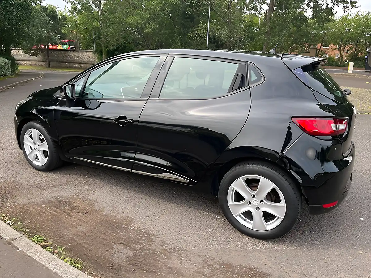 Used 2015 Renault Clio Dynamique Nav Black - Interior and Exterior details 9