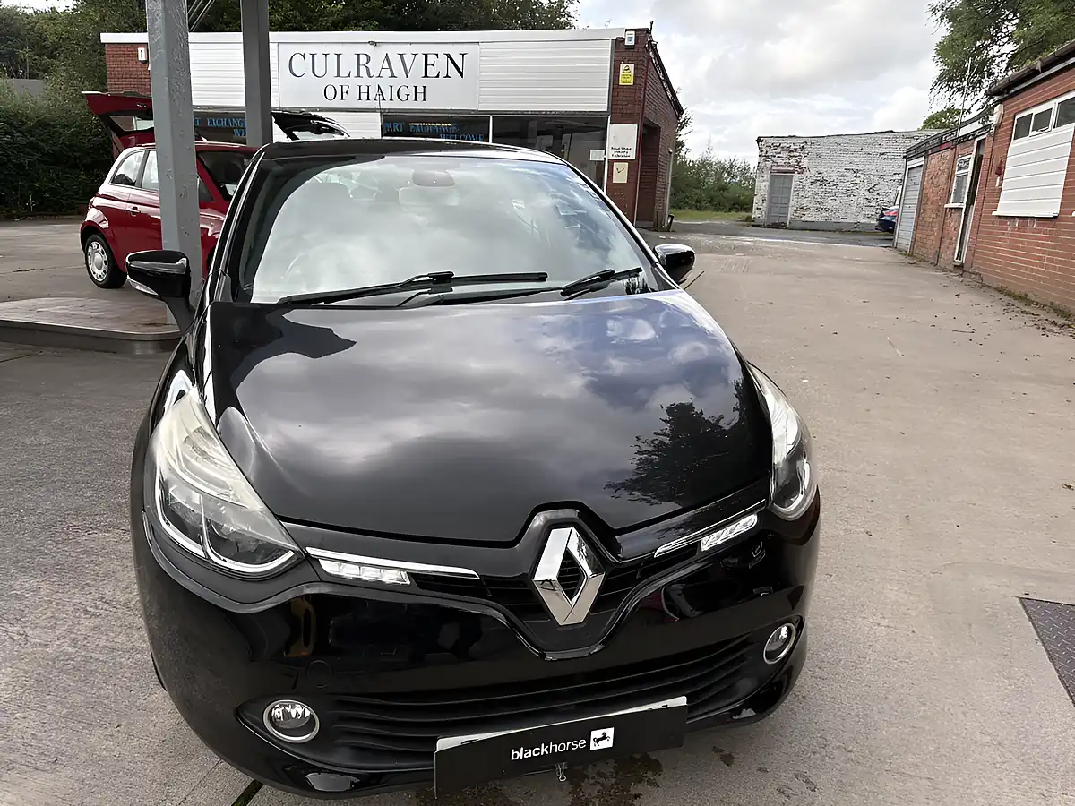 Used 2015 Renault Clio Dynamique Nav Black - Front View