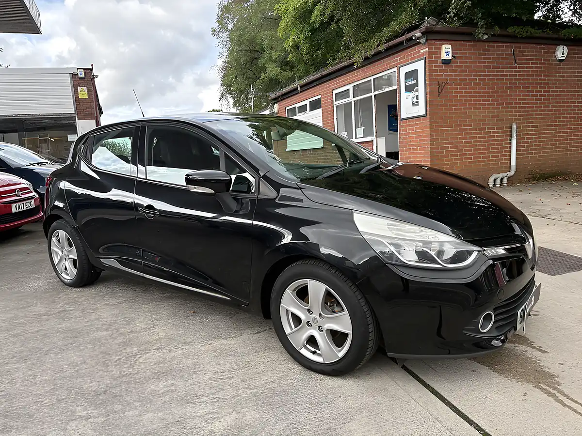Used 2015 Renault Clio Dynamique Nav Black - Interior and Exterior details 2