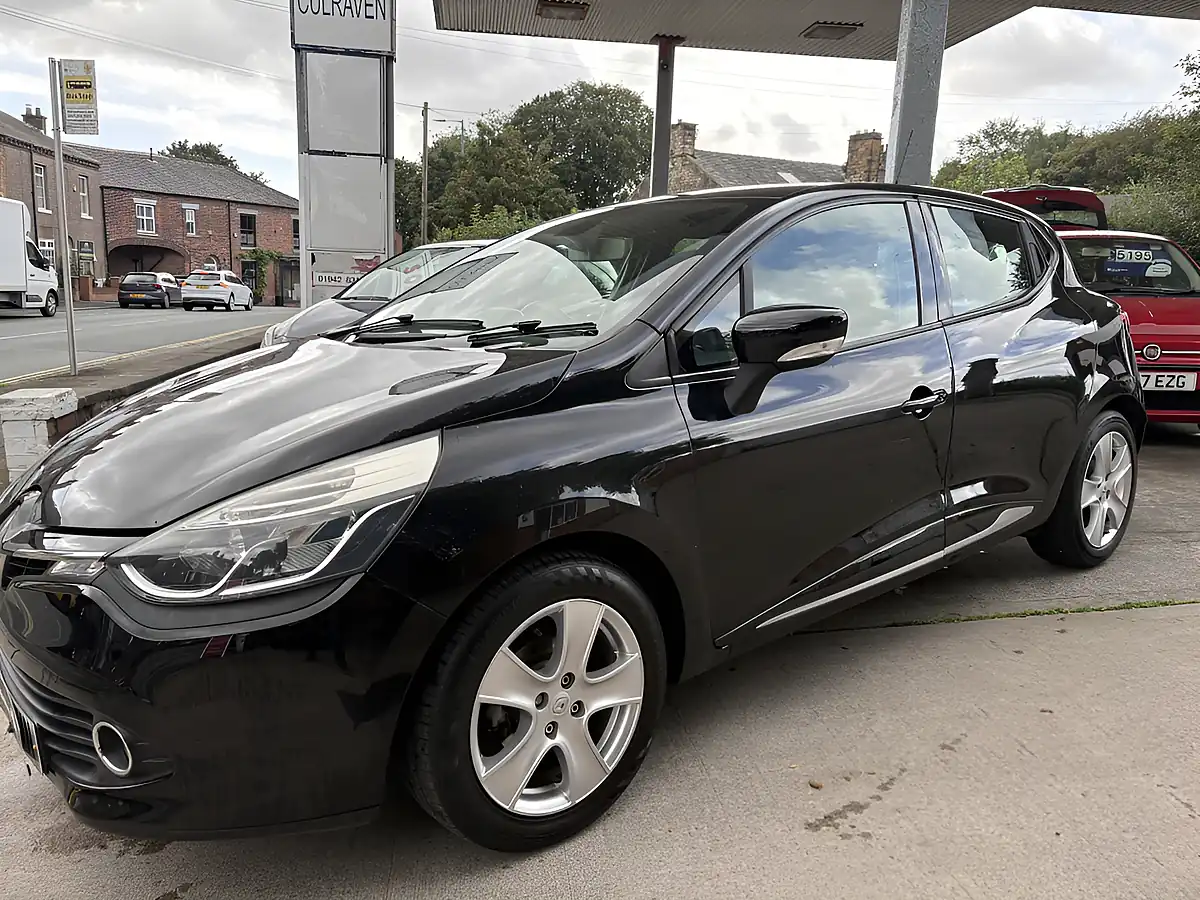 Used 2015 Renault Clio Dynamique Nav Black - Interior and Exterior details 3