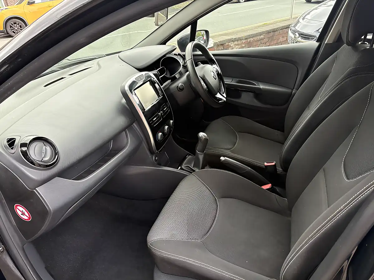 Used 2015 Renault Clio Dynamique Nav Black - Interior and Exterior details 4