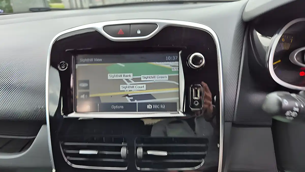 Used 2015 Renault Clio Dynamique Nav French Blue - Interior and Exterior details 12