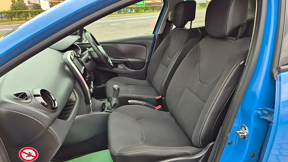 Used 2015 Renault Clio Dynamique Nav French Blue - Interior and Exterior details 16